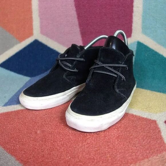 Vans Shoes - Vans Chukka Suede Shoes Women's Size 5